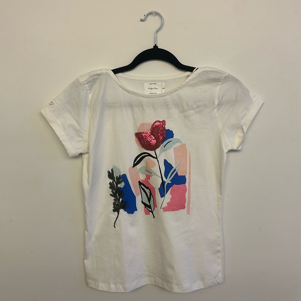 White flower T